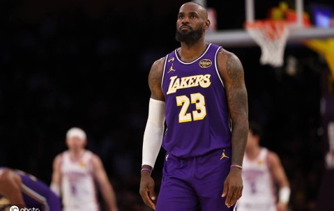 历史终结！詹姆斯缺战马刺无缘评奖 连续21年纪录告终