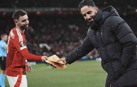 阿莫林要求曼联挽留B费理由揭秘！推行343需其支持，但面临战术困局