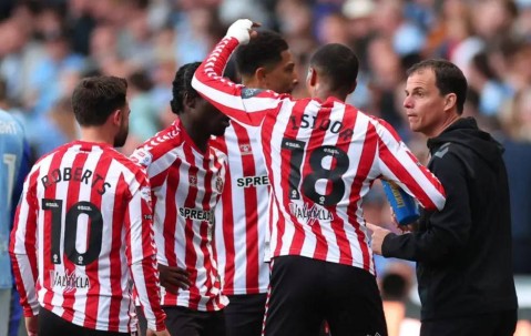 一支法甲降级队的主帅，将阔别英超8年的球队带了回来