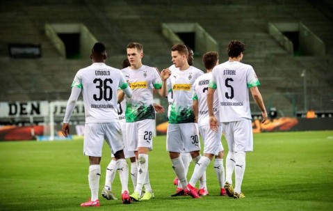 德甲焦点战：法兰克福主场迎战柏林联合，埃基蒂克与伦诺夫将成关键看点，比赛充满看点。