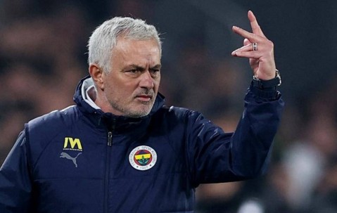 穆里尼奥再度面临欧冠挑战，需战胜两个对手晋级