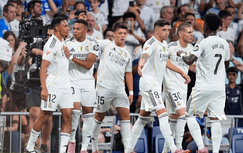 豪门狂欢夜！曼联绝杀夺首胜，拜仁涉险过关，皇马三连胜登顶西甲