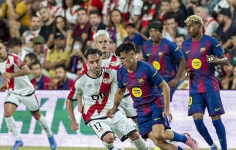 巴萨西甲关键战陷被动！痛批亚马尔，加维亚一战封神！