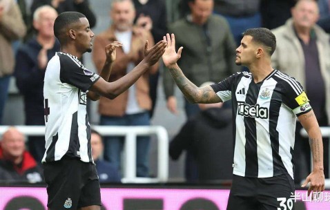 足坛冷门一夜！意甲冠军1-2爆冷，纽卡1-1热刺，马竞0-1输球