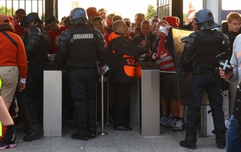 等了3年！法国司法部长就22年欧冠决赛骚乱向利物浦球迷致歉