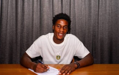 官方：利兹联免签前利物浦U18中卫马库斯，双方签下两年合同