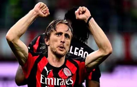 62天闪人！600万赔偿金不要了？滕哈赫遭反杀后急返荷甲，真能救贾府？