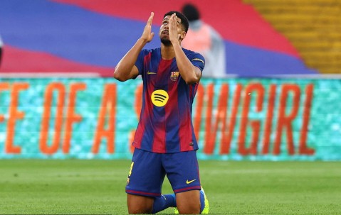 西甲-阿劳霍当中锋读秒绝杀 佩德里破门巴萨2-1赫罗纳