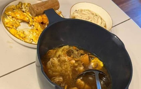 杨瀚森身处美国晒“家的味道” 季前赛首战对阵勇士