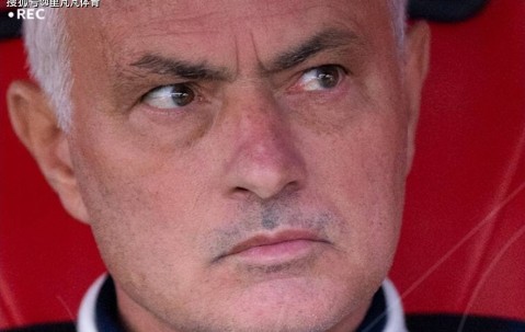 2025足坛大事件（二）：穆帅下课滕哈格再演黑色幽默，利物浦崩盘