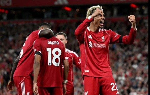 突发！利物浦客战纽卡惊现神操作：1.2亿先生改踢右后卫，斯洛特葫芦里卖的什么药？