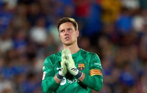 英雄迟暮！特尔施特根应重新考虑与巴萨的抗争