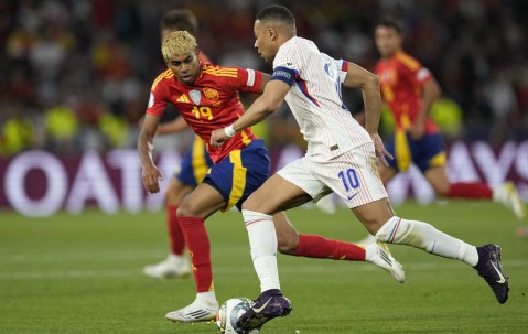 魔怔！亚马尔1年之内6杀姆巴佩 从南天门砍到蓬莱东路