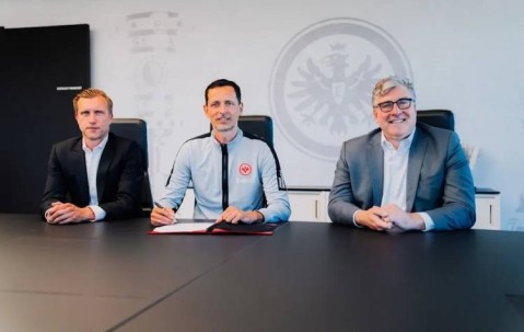 官方：法兰克福与主帅托普穆勒续约至2028年，球队目前排德甲第三