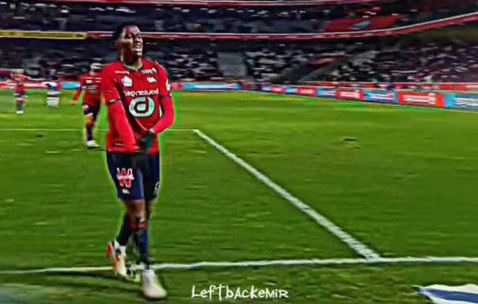 曝曼联欲降薪挖奥斯梅恩加盟，拒争法甲免费神锋，背后原因揭秘