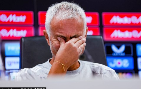 前曼联传奇范佩西首战穆里尼奥，欧冠资格赛爆冷告捷！