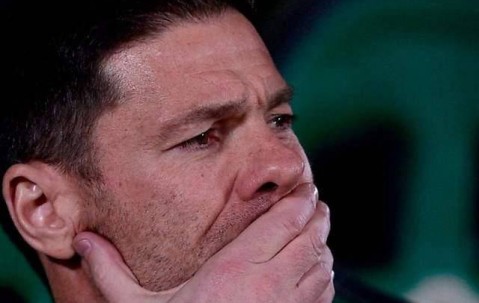 西甲三轮仅获3分，皇马困境重重：阿隆索面临执教危机，更衣室意见分歧严重