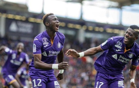 法甲焦点战：欧塞尔主场迎战图卢兹，攻防博弈定胜负