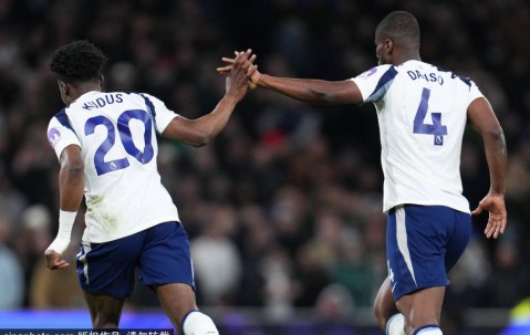 热刺球员困惑于弗兰克的战术调整：谁在掌控更衣室？