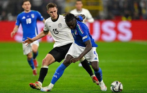 巴萨转会动态：法蒂同意加盟法甲，弗里克钦点德主力中卫