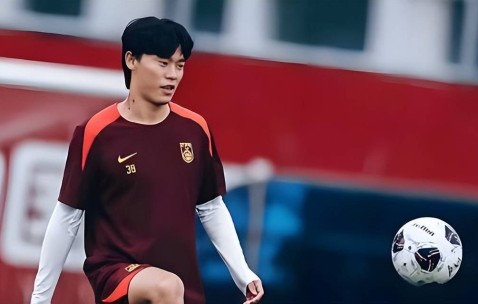 喜讯！国足22岁的主力左后卫冬窗以180万转会费，加盟德甲狼堡队