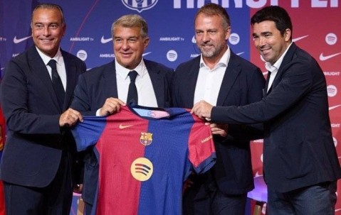 欧冠最后拼图？巴萨首签曝光，转会费8500万，球迷吐槽：脑子进水