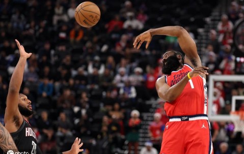 伦登组合轰70+12+11斩死神 快船送火箭“三崩”体验券