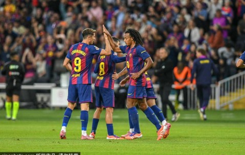 西甲-亚马尔助攻莱万破门 巴萨连场逆转2-1皇家社会登顶