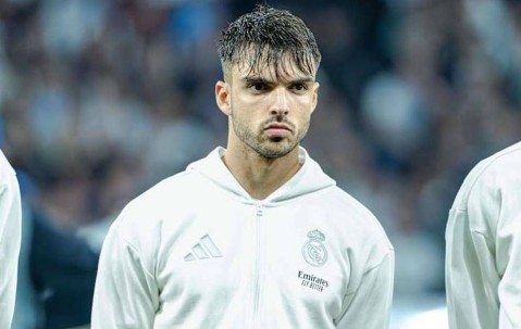 库尔图瓦怒斥队友！犯错两次，踢球不智