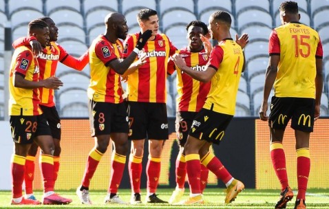 随着马赛1-0，朗斯1-0，榜首易主，法甲最新积分榜如下