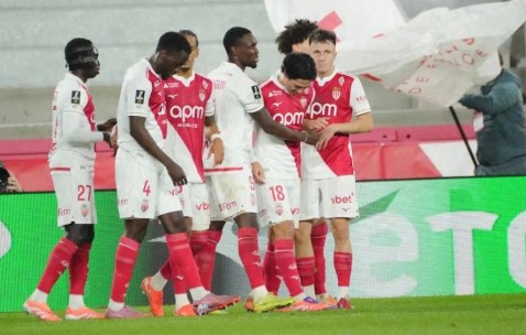 西甲逆转！反超皇马+登上榜首，欧冠冠军爆冷！日本国脚破门制胜