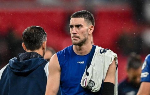 一日意甲动态报道：德国射手坚持转会AC米兰，国米寻邓弗里斯伤缺替补