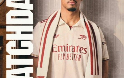 枪魔大战！阿森纳社媒发布客战曼联海报：萨利巴单人出镜