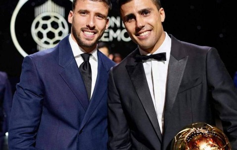 金球奖新赔率公开，罗德里评选成焦点，皇马球迷争议不断