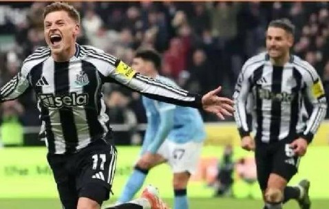 300万镑旧将失宠！纽卡1月或调整阵容，沙尔留队还是重返德甲？