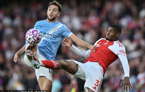 VAR争议引发热议：阿森纳对纽卡的手球判罚背后真相揭秘