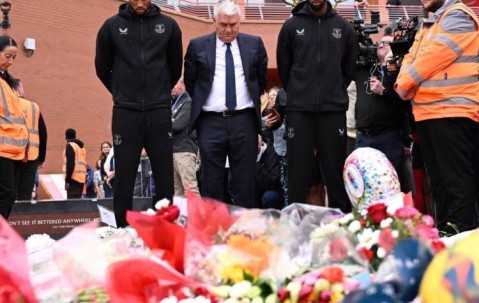埃弗顿派代表到安菲尔德吊唁若塔，利物浦官推表示感谢