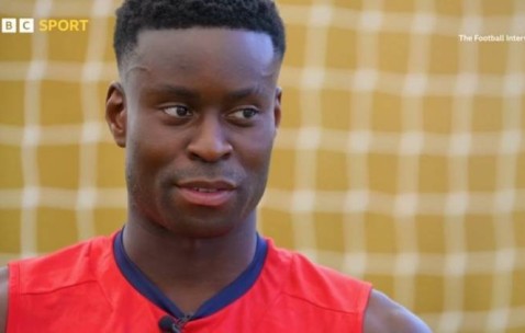 格伊：我的朋友要么在不同国家要么住曼市或利物浦，要联系不容易