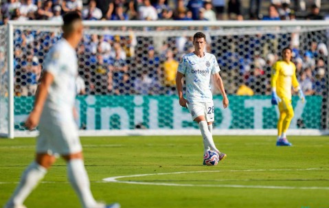 球迷怒批！世俱杯首战梦游，欧冠惨败阴影再现，蓝黑军团小组出线悬了？