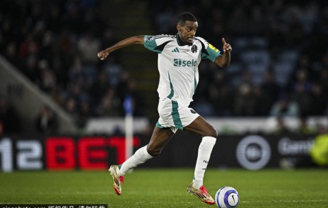 纽卡斯尔客场战平布莱顿：伊萨克点球救主，明特赫反戈一击