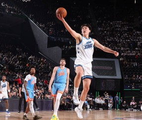 杨瀚森新秀赛8分钟超惊艳 尴尬一场游全赖队友自私？