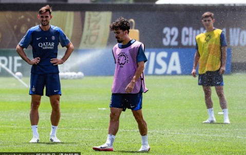 法甲球队巴黎圣日耳曼训练备战世俱杯半决赛</title>
        
    <title>法甲球队巴黎圣日耳曼训练备战世俱杯半决赛