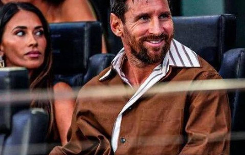 梅西37次小组赛全胜封神！C罗3次出局对比：什么叫“小组赛绝缘体”？