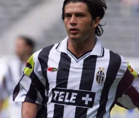 想去巴萨踢球的意大利硬汉，怼卡佩罗讽刺里皮，单季喝到10黄牌