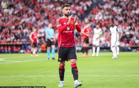 曼联卖队长？新月报价1亿镑求购B费 拜仁巴黎也想签他