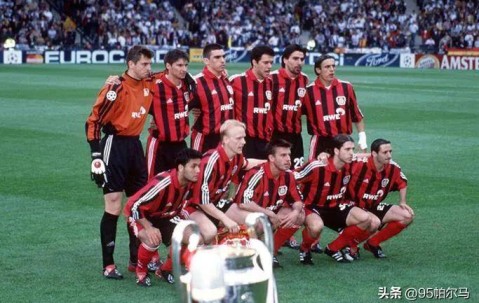 被扁虱害惨的玻璃人，24岁踢德甲，28岁退役，欧冠亚军是一生荣耀