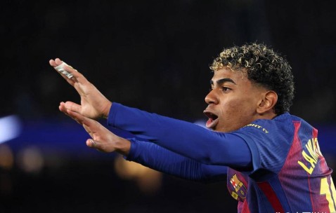 西甲积分最新战报：巴萨豪取七连胜领跑榜首，黑马西班牙人紧追马竞