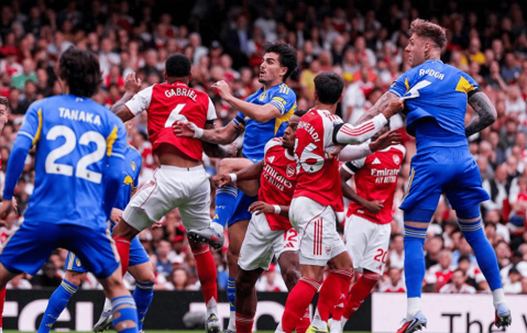 阿森纳危机！后防天团再现低级失误， 利兹联要趁火打劫！