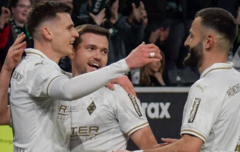 德甲最新积分战报：争冠悬念重燃，前两名仅差三分，多特蒙德紧咬拜仁身后