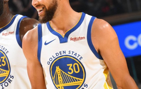 库里14分钟高效14分 霍福德首秀正负值高达+13